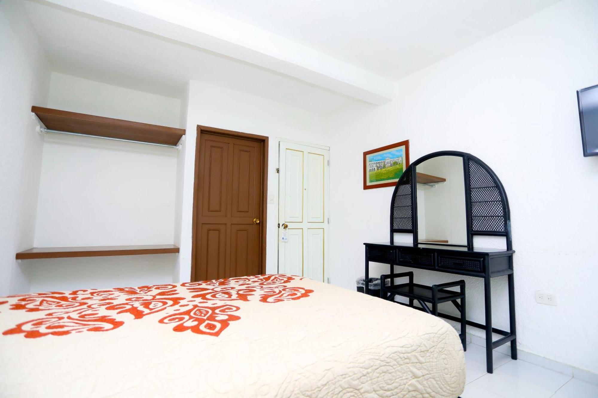 Hotel Maria De Lourdes Канкун Экстерьер фото